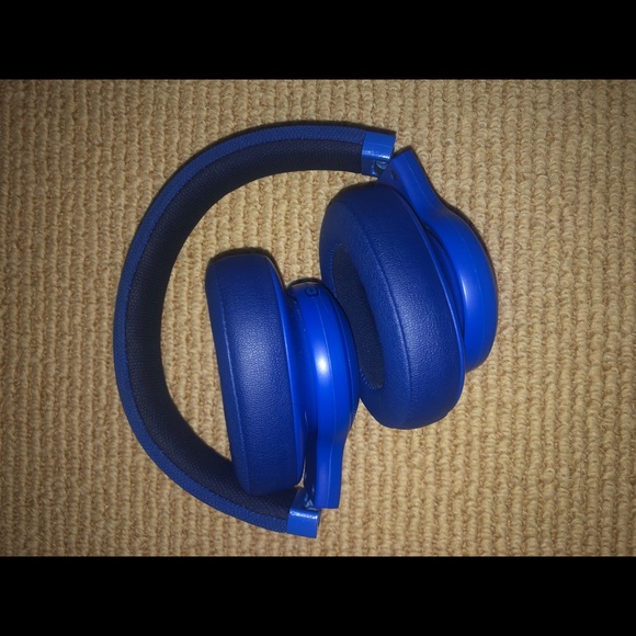 Royal Blue JBL E55BT Slighty Used! - Picture 2 of 5
